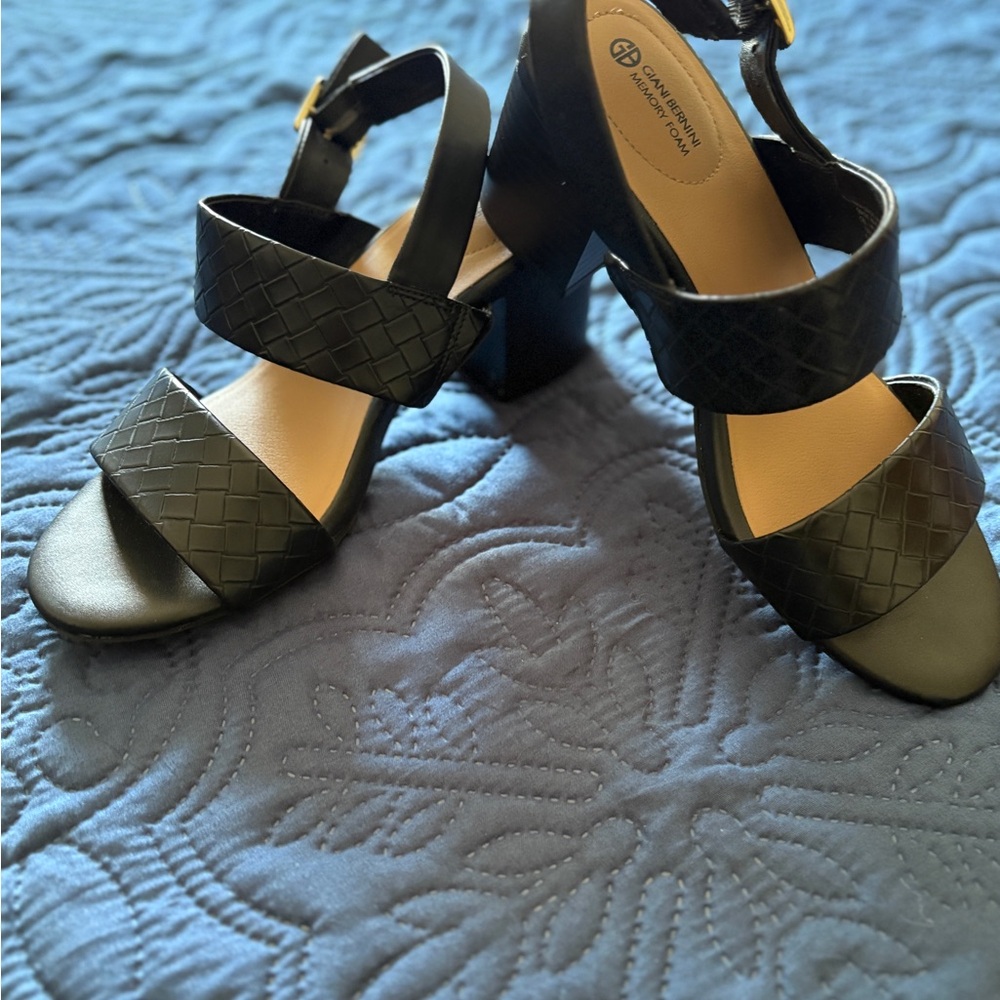Giani Bernini Black Woven Sandals